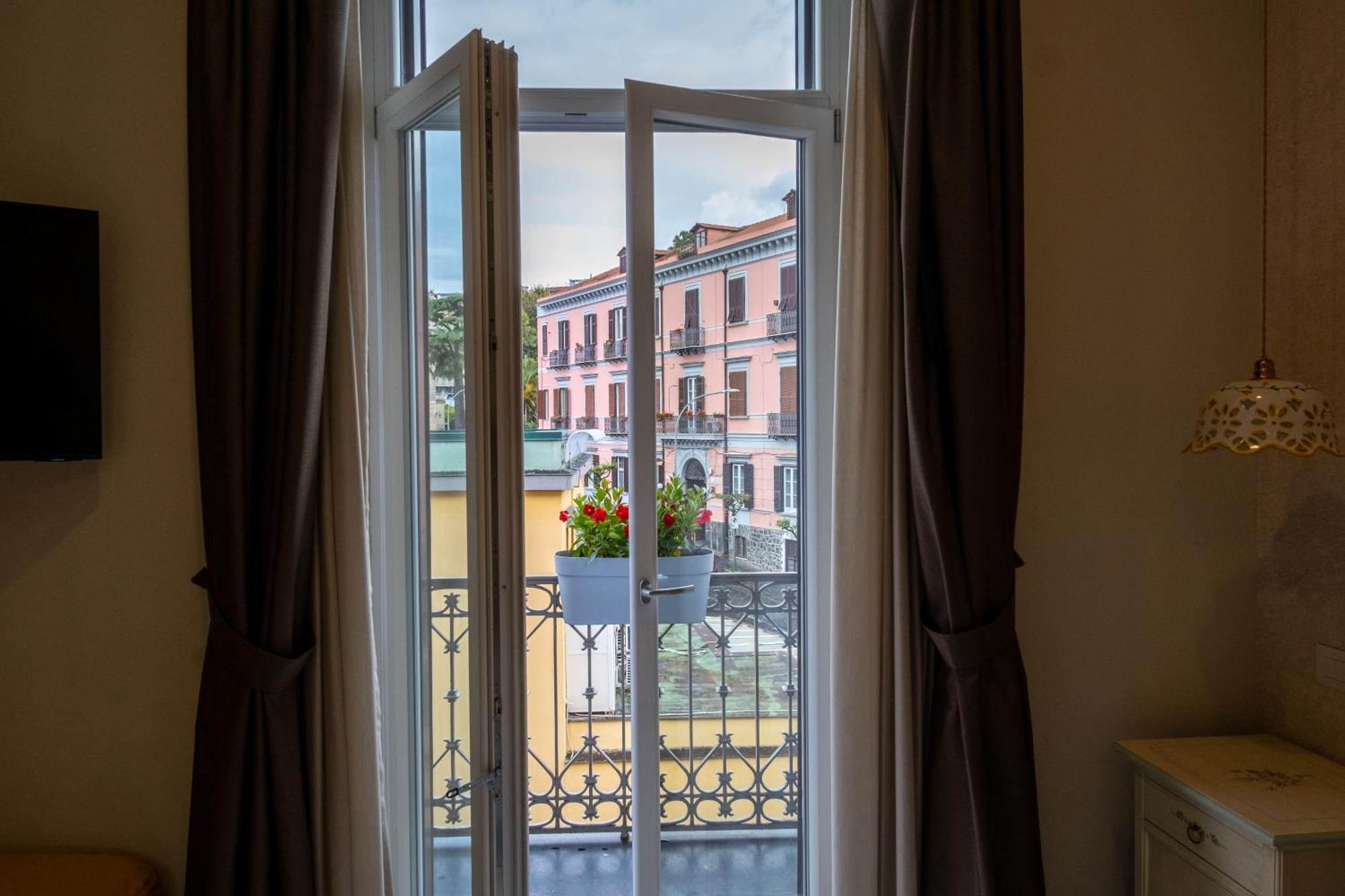 Palazzo Adele Rooms & Apartments Ercolano Exterior photo